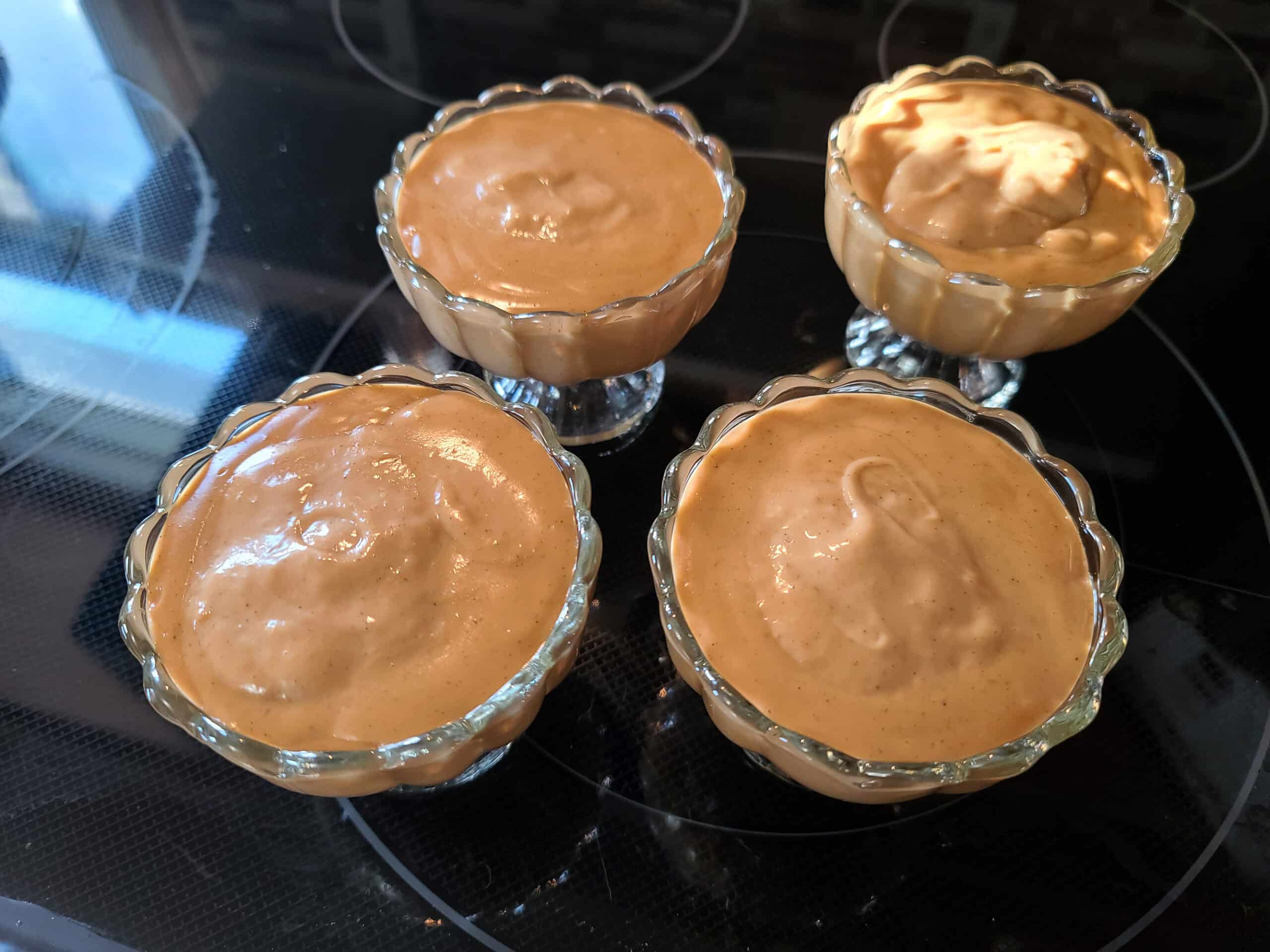 4 glass dishes of gingerbread pudding.